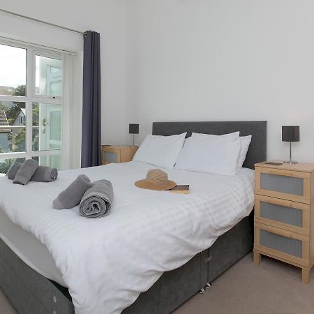 Pass The Keys 2 Bed Sea View Apartment With Balcony Parking Benllech Eksteriør bilde