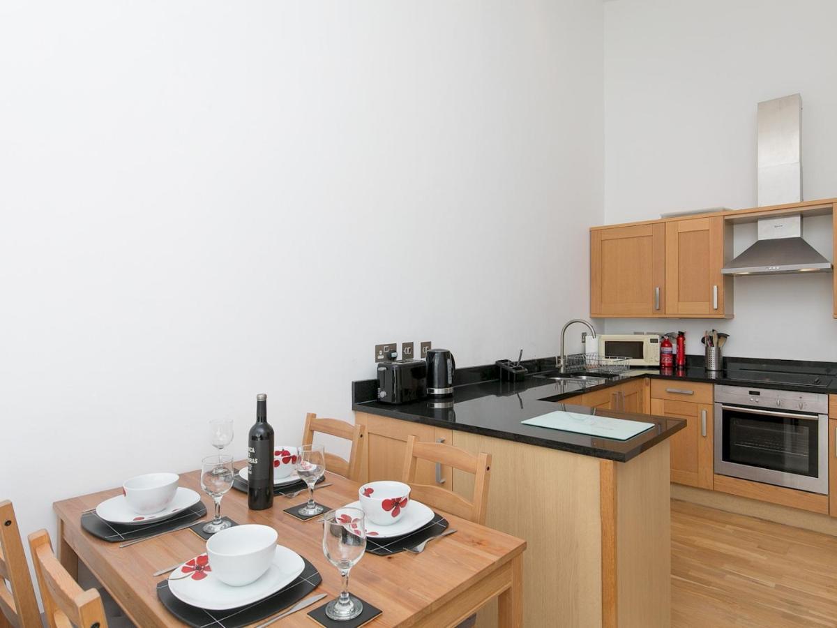 Pass The Keys 2 Bed Sea View Apartment With Balcony Parking Benllech Eksteriør bilde