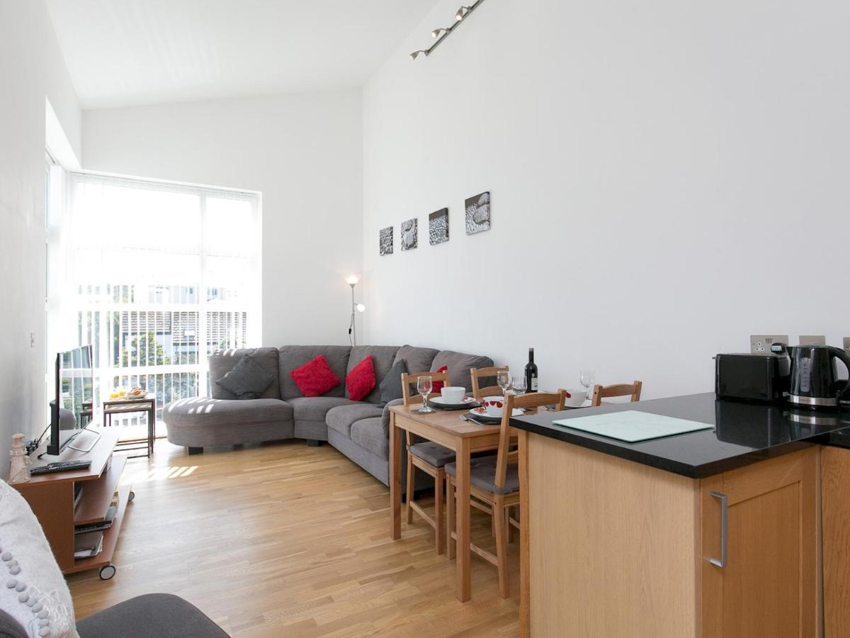 Pass The Keys 2 Bed Sea View Apartment With Balcony Parking Benllech Eksteriør bilde