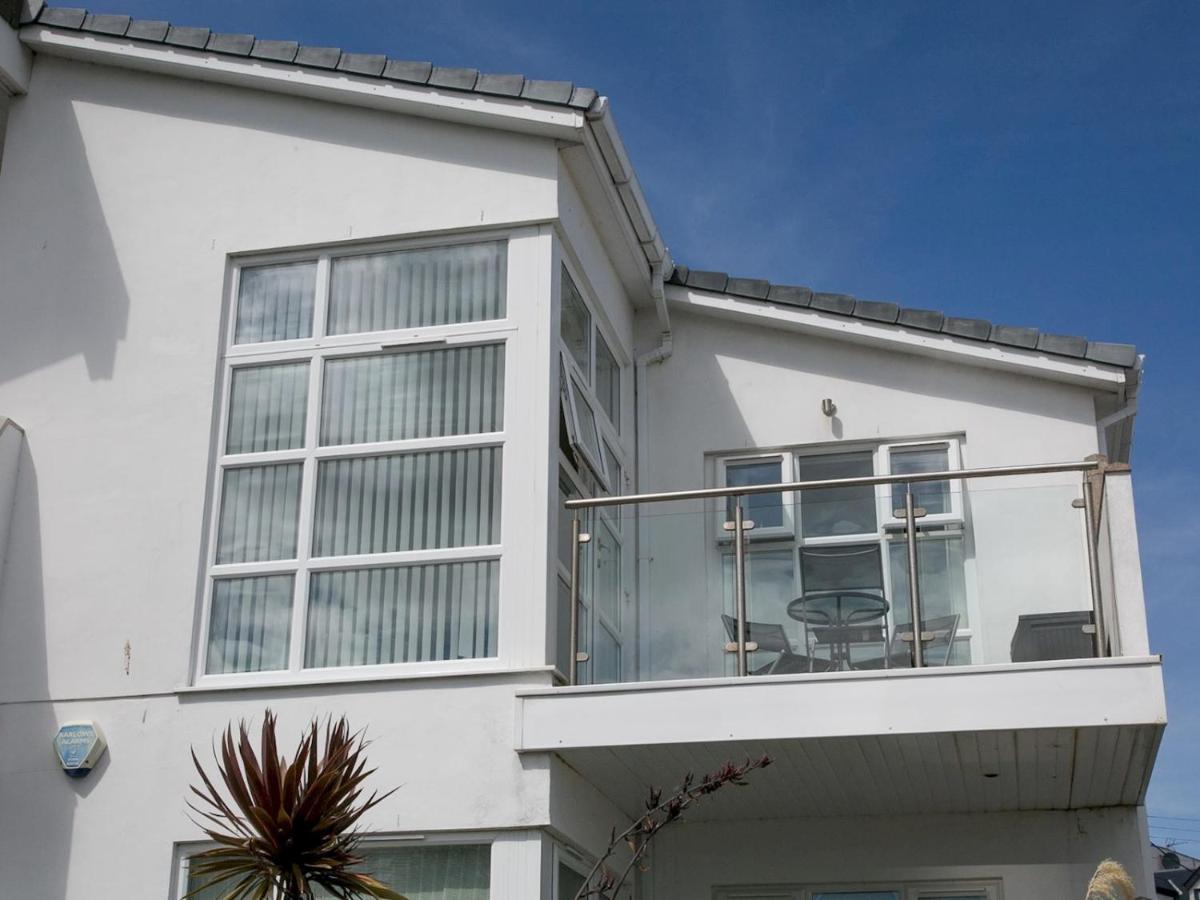 Pass The Keys 2 Bed Sea View Apartment With Balcony Parking Benllech Eksteriør bilde
