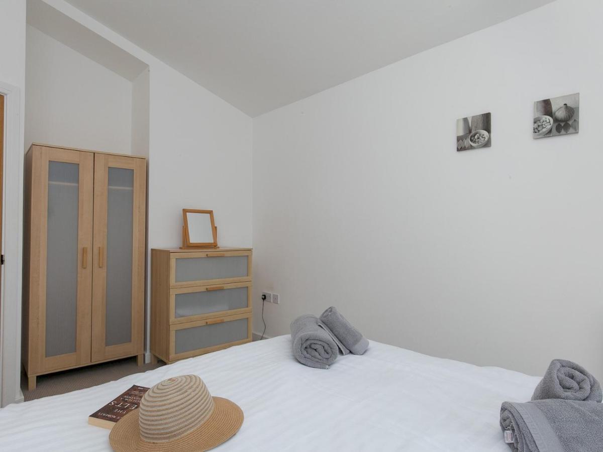Pass The Keys 2 Bed Sea View Apartment With Balcony Parking Benllech Eksteriør bilde